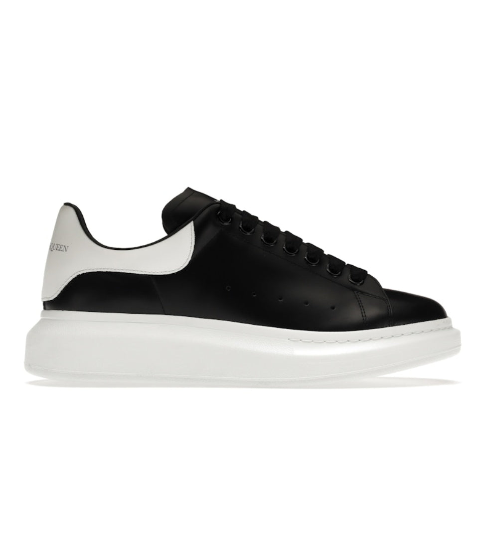 ALEXANDER MCQUEEN OVERSIZE EN BLANCO Y NEGRO