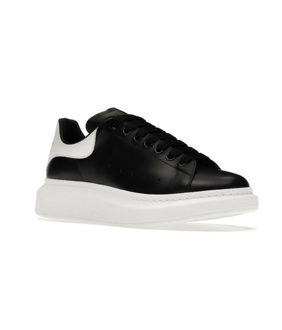 ALEXANDER MCQUEEN OVERSIZE EN BLANCO Y NEGRO