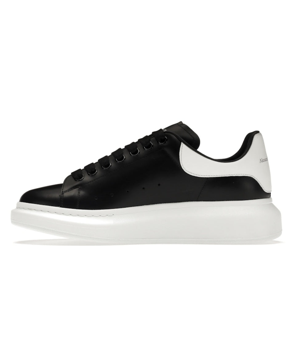 ALEXANDER MCQUEEN OVERSIZE EN BLANCO Y NEGRO
