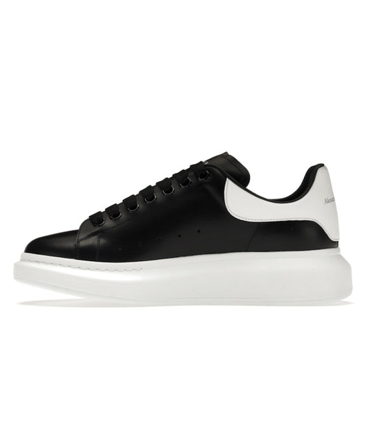 ALEXANDER MCQUEEN OVERSIZE EN BLANCO Y NEGRO